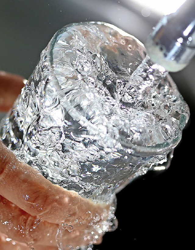 Trinkwasser  in Slden wird im kommenden Jahr teurer.   | Foto: dpa