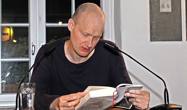 Arno Geiger liest im Hausener Hebelhau...n &#8222;Unter der Drachenwand&#8220;.  | Foto: Martina David-Wenk