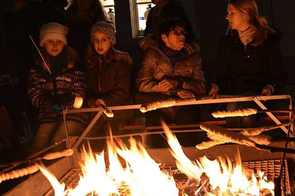 Beim Abendverkauf herrschte Andrang. Geboten war ein buntes Programm zum Schauen und Mitmachen. (Foto: Danielle Hirschberger) Beim Abendverkauf herrschte Andrang. Geboten war ein buntes Programm zum Schauen und Mitmachen. (Foto: Danielle Hirschberger)