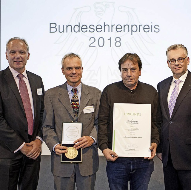 Bundesehrenpreis fr die Elztalbrenner... an Hansjrg Weis und Alexander Hess.   | Foto:  DLG