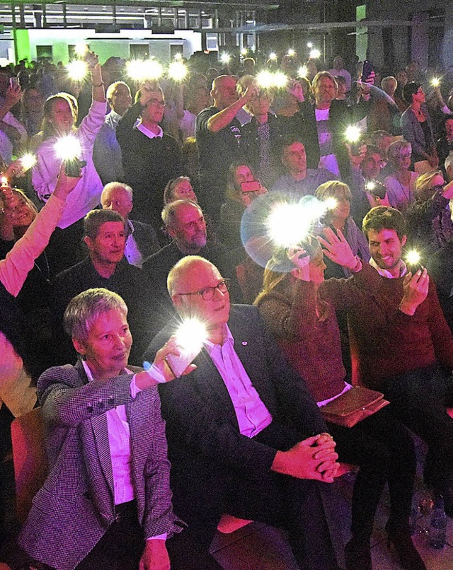 Handys leuchten bei &#8222;Freiheit&#8...evolution, Hymne zur Deutschen Einheit  | Foto: Markus Zimmermann