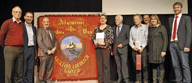 Der SPD-Ortsverein Lrrach schenkte se...chrieben steht) dem Dreilndermuseum.   | Foto: Thomas Loisl Mink