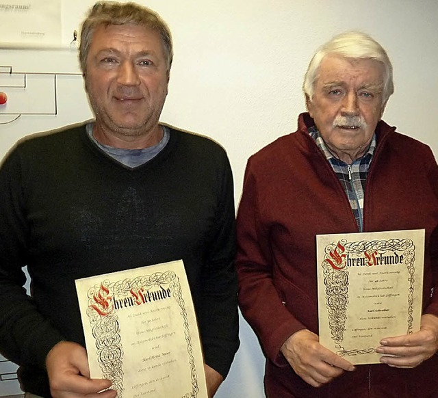 Karl-Heinz Maier und Karl Schreiber sind treue Vereinsmitglieder.   | Foto: Simoneit