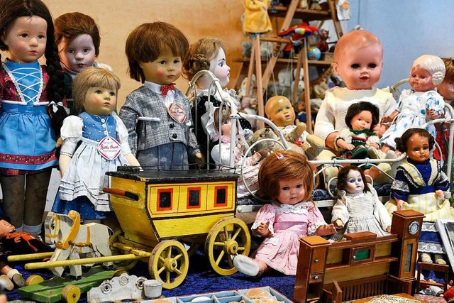 Eine groe Vielfalt an Puppen, Stoffti...lbahnen gab es bei der Spielzeugbrse.  | Foto: Thomas Kunz