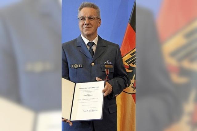 Verdienstkreuz fr Bernd Schmidt