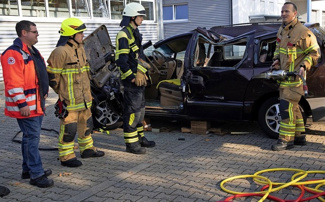 Die professionelle Rettung aus Fahrzeu... Mllheim, Neuenburg und Heitersheim.   | Foto: volker Mnch