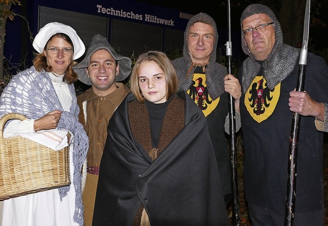 Mitglieder der Festspiele Breisach ste...en heiligen Sankt Martin szenisch dar.  | Foto: Kreutner