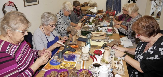 Weihnachtliche Dekorationen und Krippe...ungssttte fr das neue Adventszimmer.  | Foto: Eva Korinth