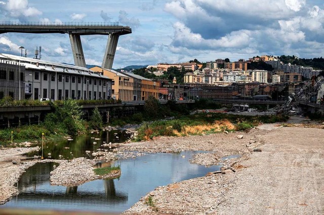 Die eingestrzte Morandi-Brcke  | Foto: AFP