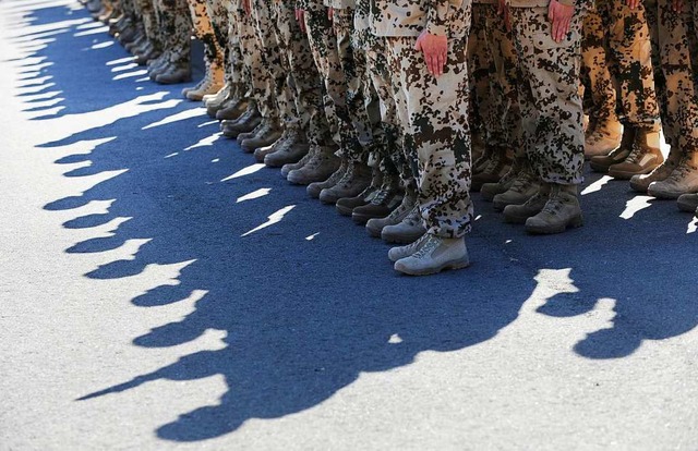 Jeder, der in Ehren aus der Bundeswehr... worden ist, gilt knftig als Veteran.  | Foto: dpa