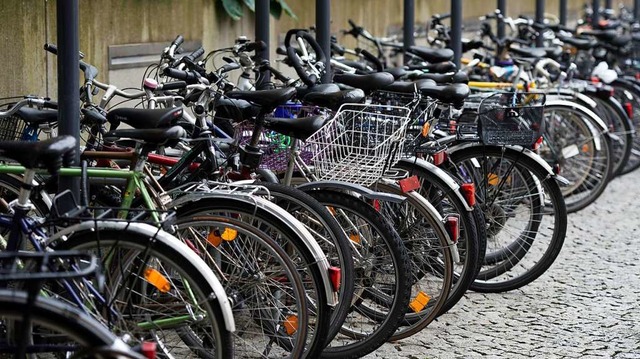Mehr als 170 Fahrraddiebsthle stehen ...lizei vor der Aufklrung (Symbolbild).  | Foto: dpa