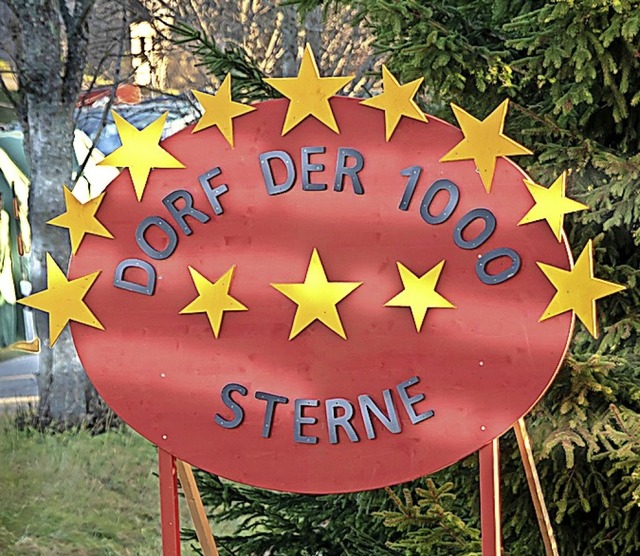 An den Ortseingngen wird in Grafenhau...orf der 1000 Sterne&#8220; hingewisen.  | Foto: wd