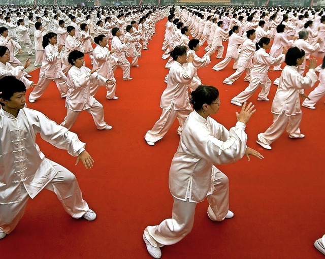Taiji ist aus dem chinesischen Alltag ...ier ein Weltrekordversuch in Peking.    | Foto: Adobe.com