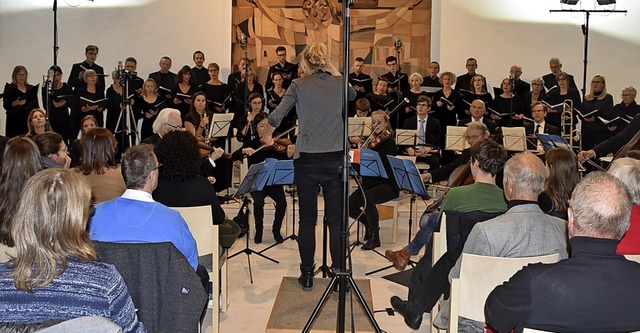 In der  vollbesetzten evangelischen Ki...rnetto das Mozart Requiem d-Moll dar.   | Foto: Thomas Biniossek