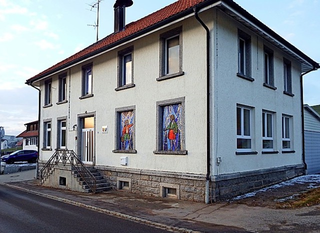 Im alten Schulhaus in Engelschwand sin... untergebracht. Neun sollen es werden.  | Foto: Wolfgang Adam