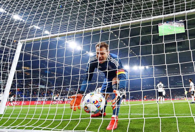Manuel Neuer musste 2018 zu oft hinter sich greifen.  | Foto: dpa
