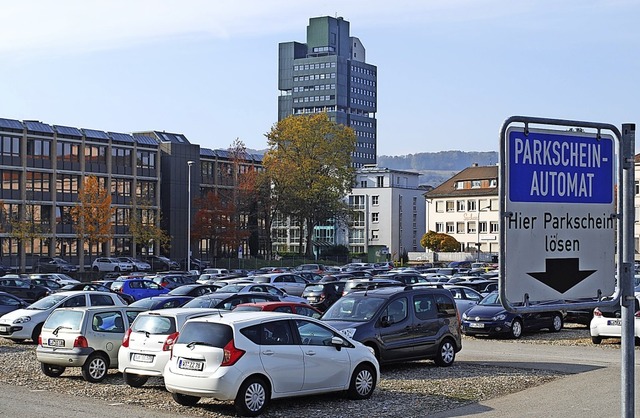 Fr die Parkpltze auf dem Conrad-Areal sucht die Stadtverwaltung Ersatz.  | Foto: Thomas Loisl Mink