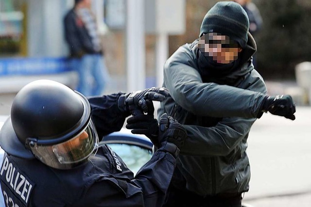 Strobl will fr Gewalt gegen Polizisten sensibilisieren.  | Foto: dpa