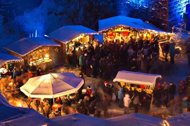 Auf dem Weihnachtsmarkt in der Ravenna...uffel in die richtige Adventsstimmung.  | Foto:  Hochschwarzwald Tourismus GmbH