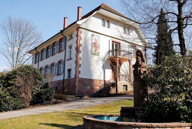 Das Pfarrhaus von Oberharmersbach, in ...he aus dem Ort missbraucht haben soll.  | Foto: Peter Heck