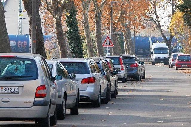 Ärger über parkplatzsuchende Pendler in Haltingen