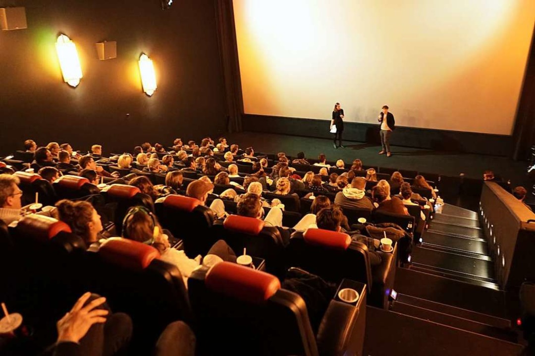 Volles Haus in Saal fnf im Cinemaxx: ...eiburg erzhlten von ihren Erfahrungen  | Foto: Linn-Marie Hahn