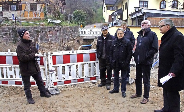 Ortstermin auf der Baustelle fr den H...er und Leerrohre fr die Verkabelung.   | Foto: Ilona Hge