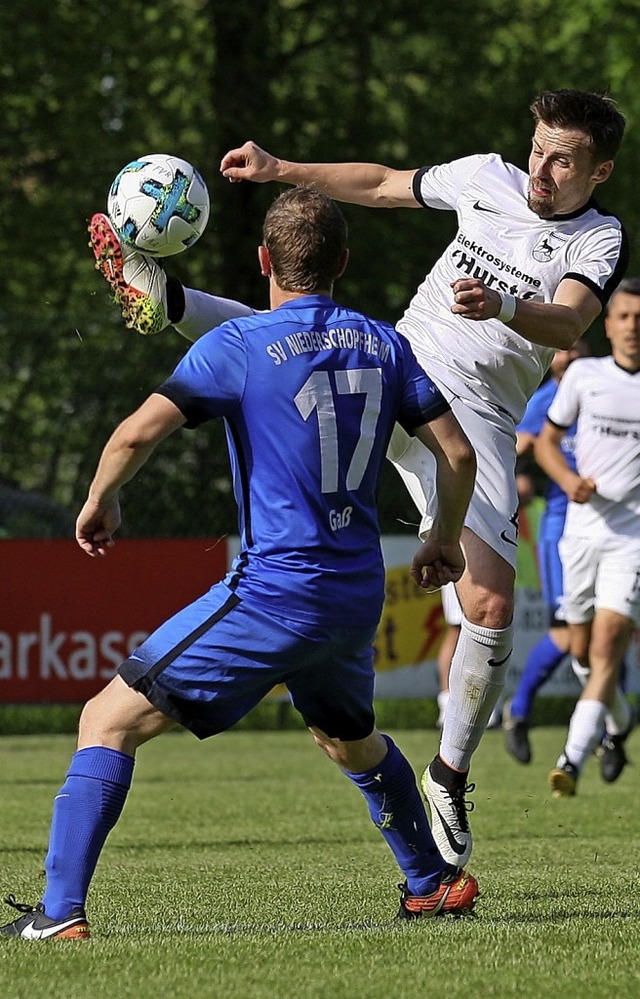 Martin Beck (FV Rammersweier, rechts) ...der vergangenen Saison vom Mrz 2018.   | Foto:  Alexandra Buss