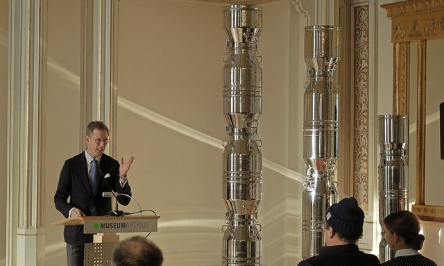 Prinz Bernhard von Baden hielt zwische...te Rede auf den Offenburger Knstler.   | Foto: Ralf Burgmaier