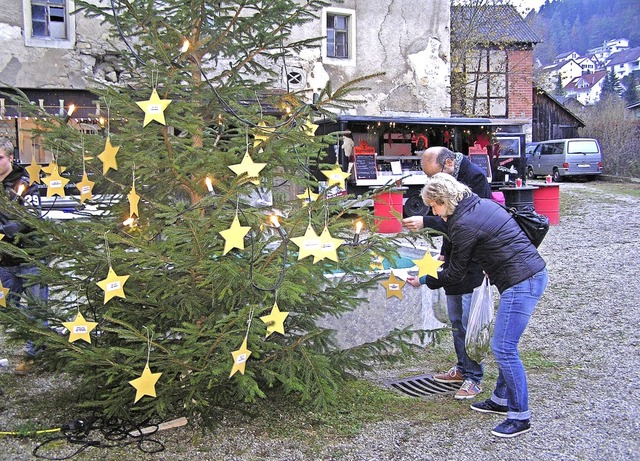 Der kleine aber feine Sthlinger Weihn...nger Kinder aus bedrftigen Familien.   | Foto: Edelgard Bernauer