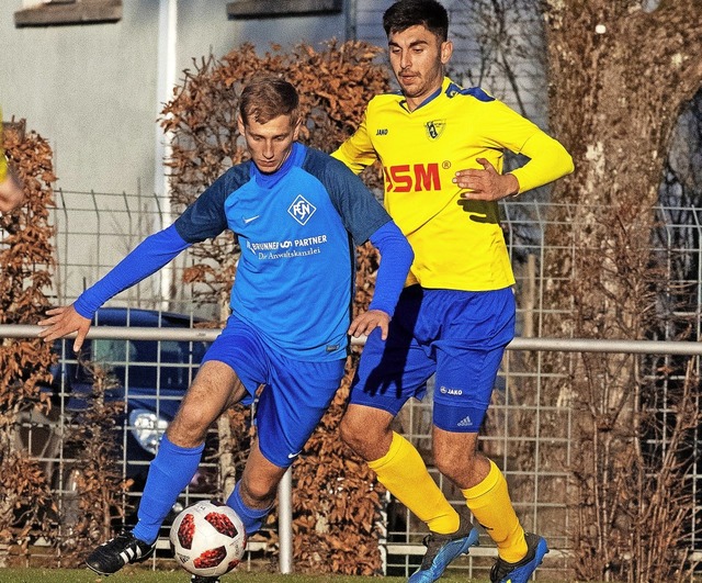 Markus Tritschler (links) war beim jn...r aktivsten  Spieler des FC Neustadt.   | Foto: W. Scheu