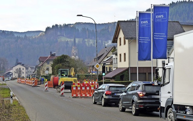 Geduld ist gefragt: Die Verkehrsbehind... erst  Mitte Dezember ein Ende finden.  | Foto: Sattelberger