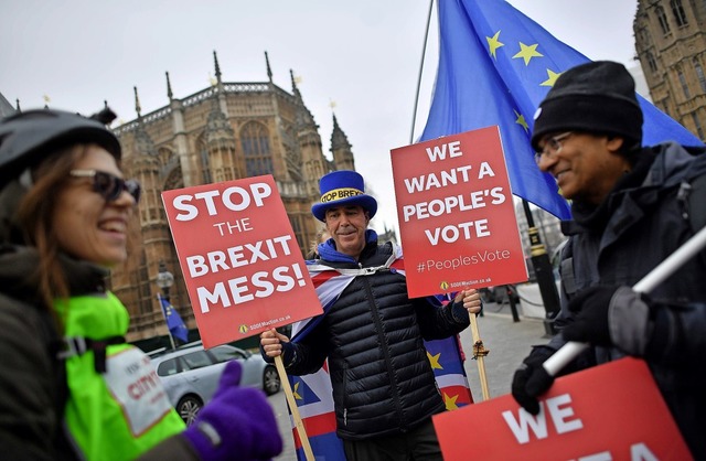 Pro-EU-Demonstranten in London vor dem britischen Parlament   | Foto: AFP