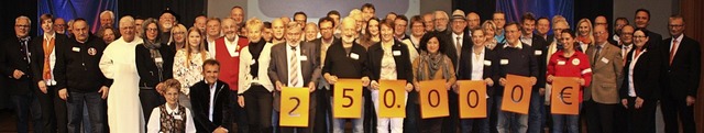 Die Volksbank Rhein-Wehra hat auch in ...enempfnger auf die Bhne im Kursaal.   | Foto: Gerd Leutenecker