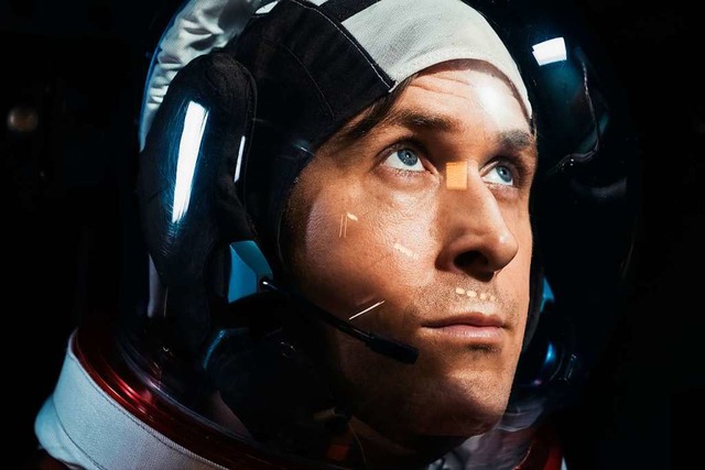 Ryan Gosling als Neil Armstrong hat den Mond im Blick.    | Foto: Universal