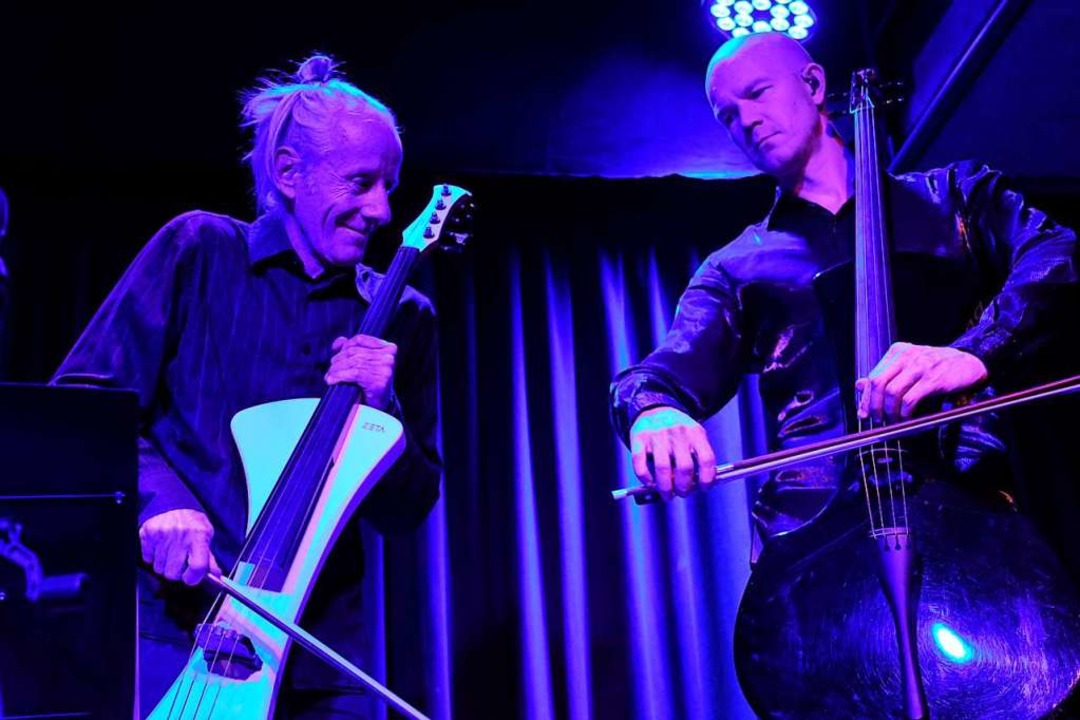 Der vergngte Klangprofessor Fried Dh...a sind das Traumduo der E-Cello-Musik.  | Foto: Barbara Ruda