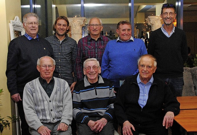 Vorsitzender Gerhard Schmidt (rechts s...ks Hans Mller und Wilhelm Bachthaler.  | Foto: SEDLAK