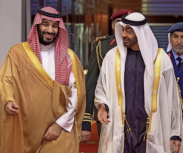 Der saudische Kronprinz Mohammed bin Salman (links) zu Besuch in Abu Dhabi.   | Foto: afp