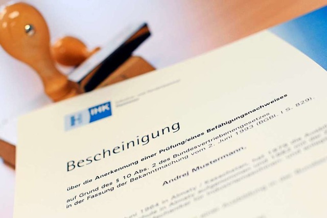 In Deutschland geht nichts ohne Zertif...gnisse oder Ausbildungsnachweise geht.  | Foto: Peter Steffen