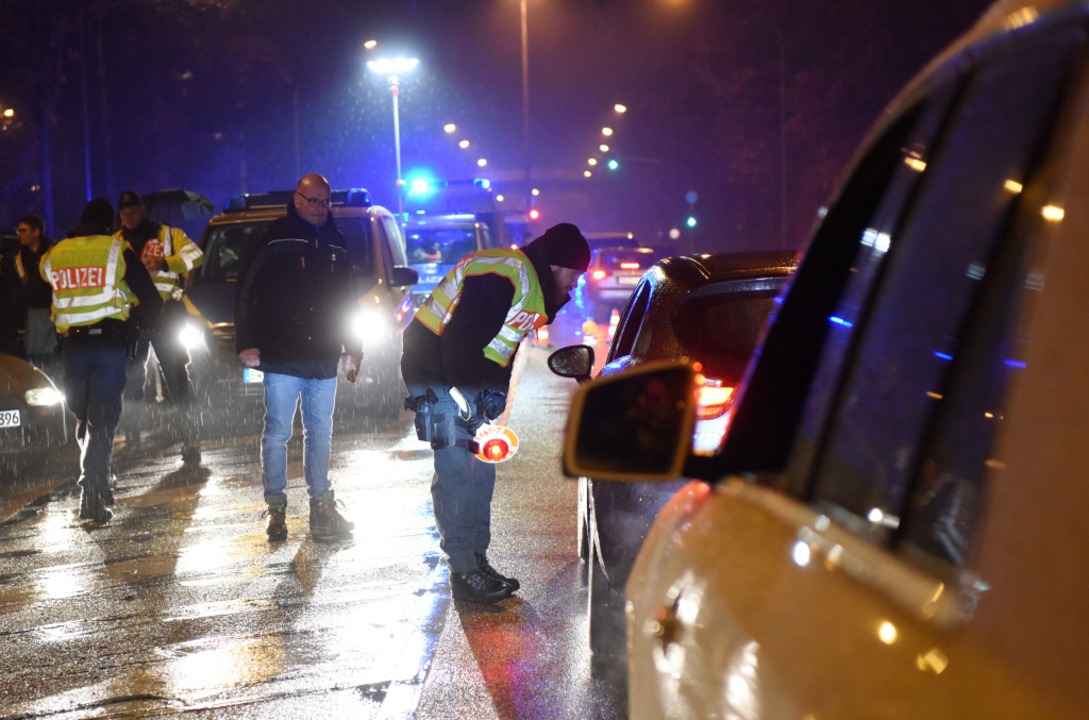 Mit groangelegten Razzien an Kriminal...gefhl in der Stadt verbessert werden.  | Foto: Rita Eggstein