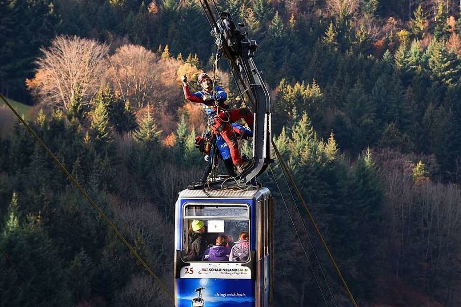 Übung der Bergwacht zur Personenrettung aus der Gondel (Foto: Rita Eggstein) Übung der Bergwacht zur Personenrettung aus der Gondel (Foto: Rita Eggstein)