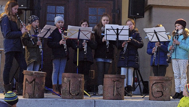 Das Klarinetten- und Oboenensemble  de...nachtsliedern auf die Adventszeit ein.  | Foto: Michelle Gntert