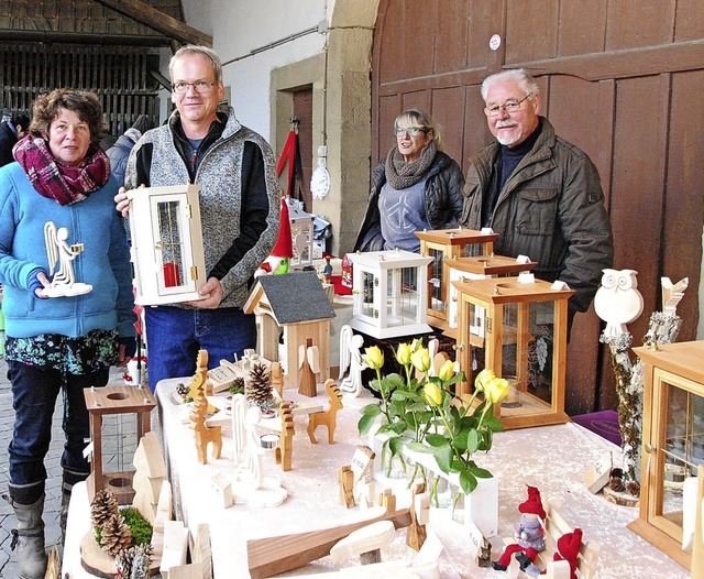 Winzermeisterin Claudia Straub und ihr...uf den ersten Blansinger Adventsmarkt.  | Foto: SEDLAK