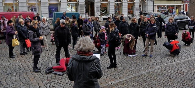 Aktionstag vor dem Offenburger Rathaus...  mit huslicher Gewalt konfrontiert.   | Foto: Ast