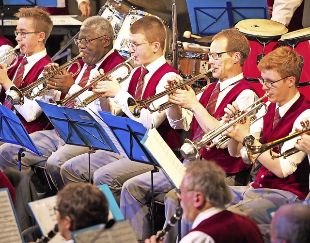 Das Hauptorchester der Neuenburger Stadtmusik im Einsatz    | Foto: Jutta Geiger