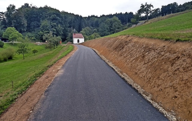 Eine der erneuerten, verbreiterten Hofzufahrten im Kohlenbachtal.   | Foto: Amt fr Flurneuordnung