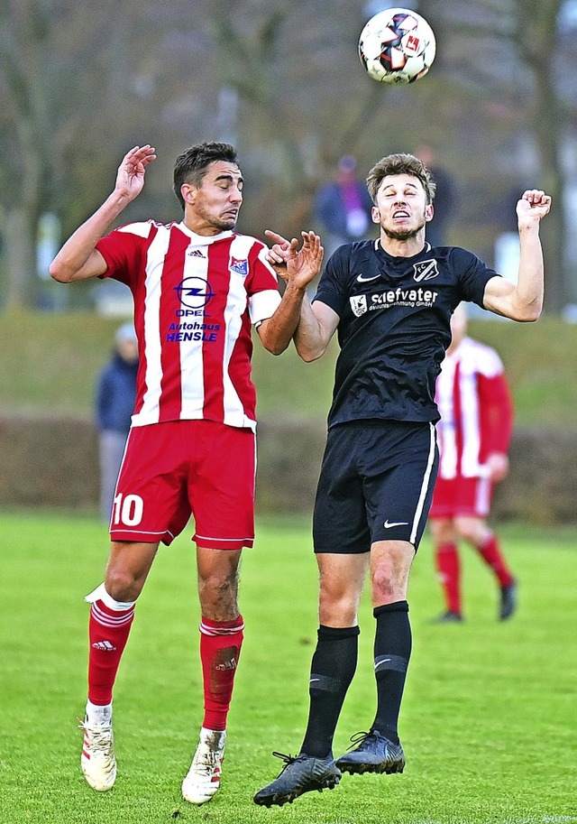 Keiner springt hher: Nordweil/Wagenst... (mit Lukas Zfle) trennten sich 1:1.   | Foto: Thoma