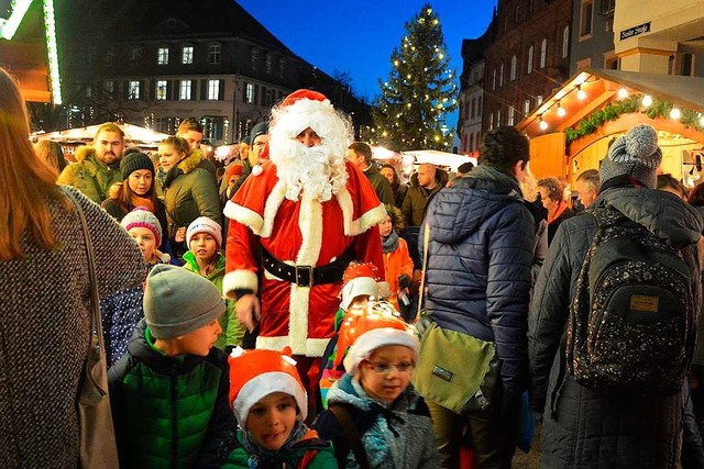 Jeder Weihnachtsmarkt  hat seine Beson... vielen Kindern zur Erffnung punktet.  | Foto: Barbara Ruda