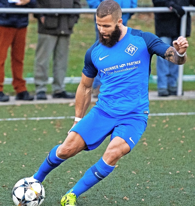 Der Gennaro Gattuso des FC Neustadt &#...telfeldspieler Dominic D&#8217;Antino   | Foto: Wofgang Scheu