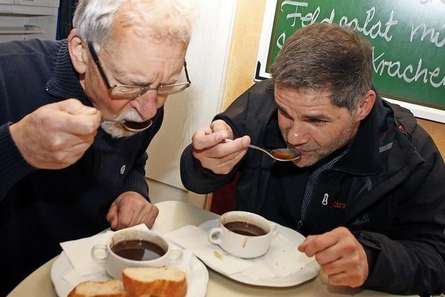 Traditionelles Ochsenschwanzsuppenessen